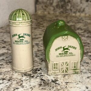 John Deere Ceramic Salt & Pepper Shaker Set Barn‎ and Silo Vintage Logo
